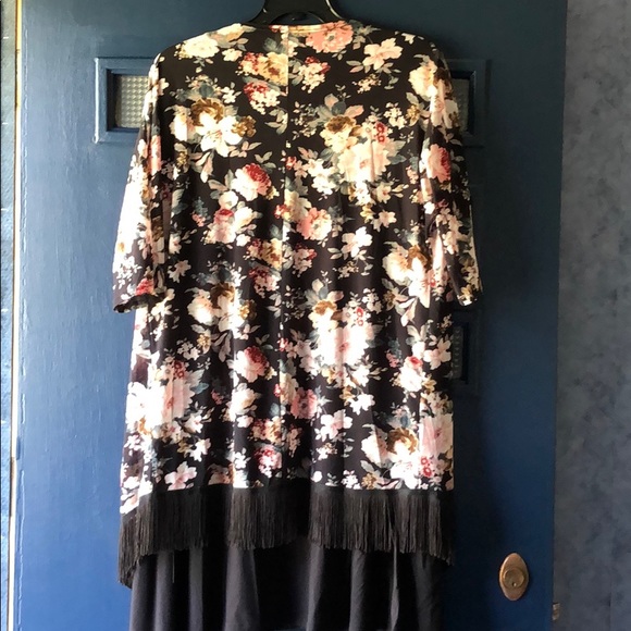 Floral and Fringe Thin Kimono - Picture 5 of 7